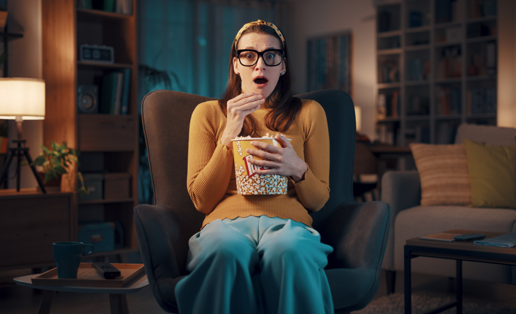 frightened-woman-watching-a-scary-movie-at-home-2026-03-17-17-13-58-utc.jpg