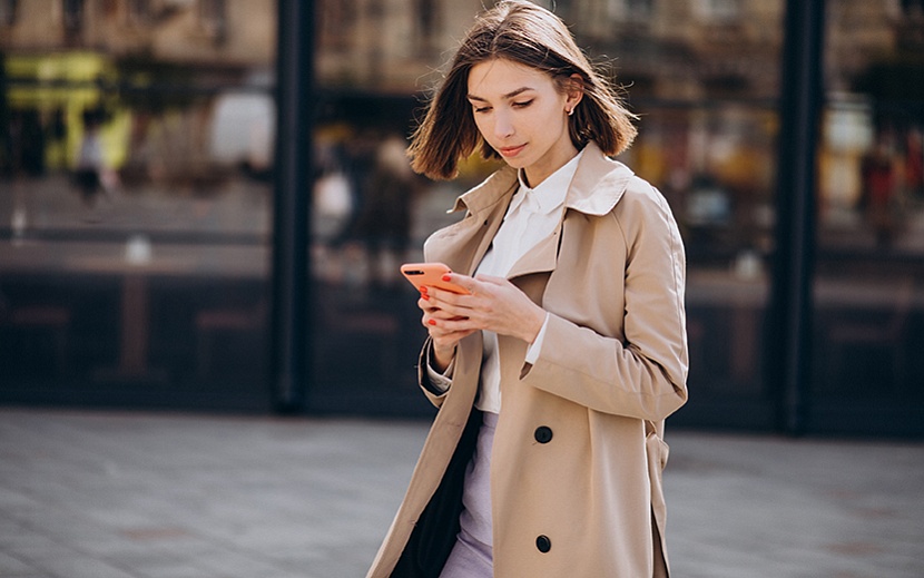 Фото: ru.freepik.com/free-photo/young-beautiful-woman-wearing-coat-walking-city-talking-phone_14492287.htm#fromView=search&page=3&position=38&uuid=94c62ea3-fb97-4c41-b264-afa01f862ad6