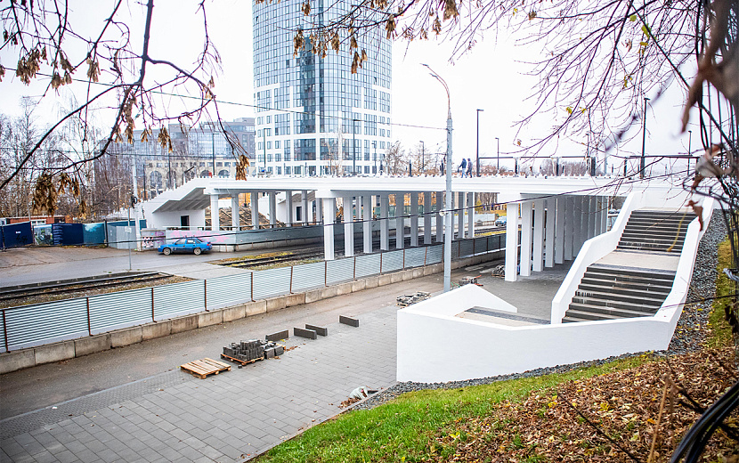 Реконструкция эстакады через ул. К. Маркса скоро завершится. 30 октября 2025 года. Фото: Данил Иванов