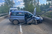 Нетрезвая женщина на «Хонде» врезалась в конструкцию моста в Глазове