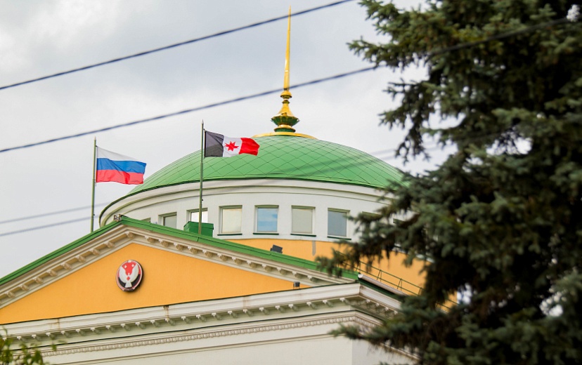 Новые требования к детским автомобильным креслам и школьной форме начнут действовать с сентября. Фото: Данил Иванов.