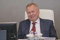 Глава ВТБ Андрей Костин рассказал, как лично протестировал оплату по QR-коду в Китае, купив апельсин​​​