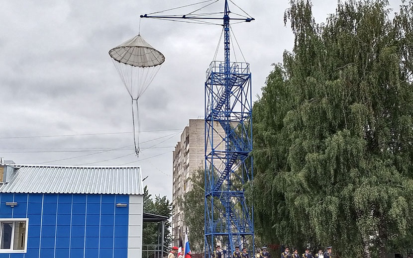 Новая парашютная вышка в школе Ижевска. Фото: пресс-служба правительства Удмуртии