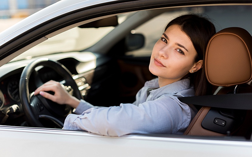 Фото: ru.freepik.com/free-photo/brunette-businesswoman-inside-car_4336923.htm#fromView=search&page=9&position=10&uuid=d667dc00-a61e-401f-b2f1-1afe0647b244