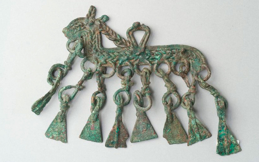 Почему финно-угры так часто делали украшения в виде лошади. Фото: госкаталог РФ