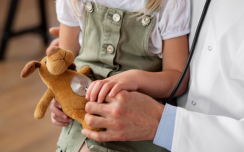 Фото: ru.freepik.com/free-photo/young-girl-pediatrician-consultation-with-her-doctor_20553676.htm#fromView=search&page=2&position=2&uuid=bfdb28b0-cc29-48db-abeb-36dfcd4fafa2