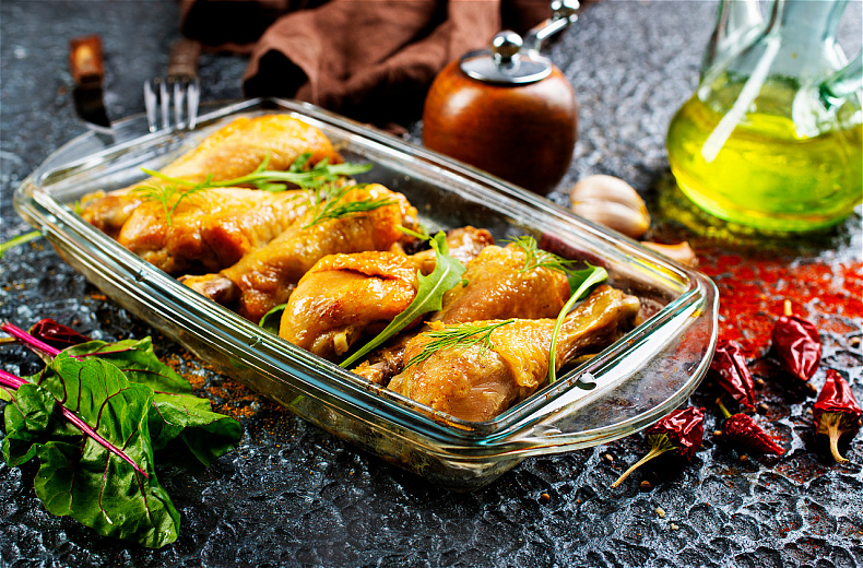 Как сделать курицу вкуснее? Фото: envato elements. 