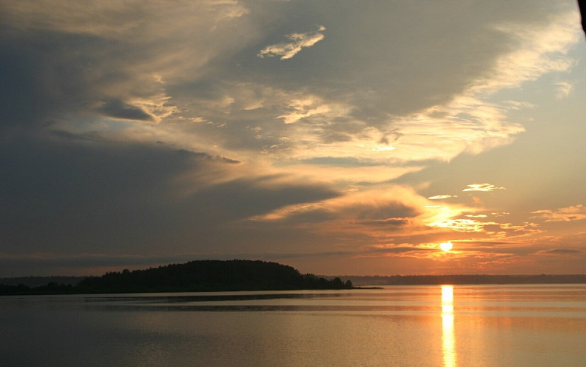  Из-за увеличения сброса воды на Камской и Воткинской ГЭС подъем уровня Камы возможен в пяти районах Удмуртии и Сарапуле. Фото: архив IZHLIFE