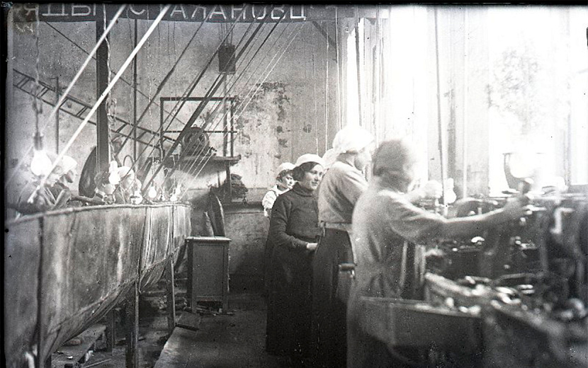 Ижевская пуговичная фабрика им. 1935 год. Фото: НМУР, goskatalog.ru