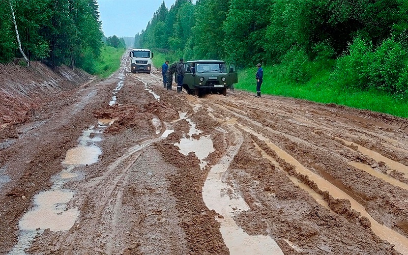 Так выглядит дорога в Кезском районе Удмуртии, где не было капитального ремонта с советских времен. Фото: vk.com/selokuliga 