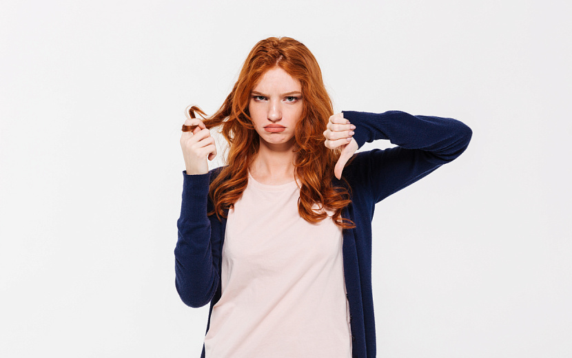 Какие ежедневные ошибки делают наши волосы хуже. Фото: Freepik. 