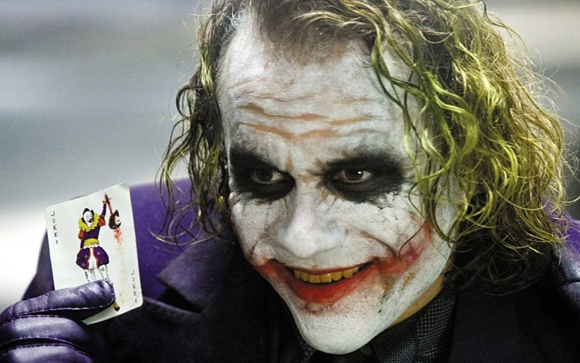 Хит Леджер в образе Джокера. Фото: скриншот из фильма «Темный рыцарь»