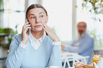 Дети звонят все реже? 5 родительских привычек, из-за которых даже самые близкие начинают отдаляться