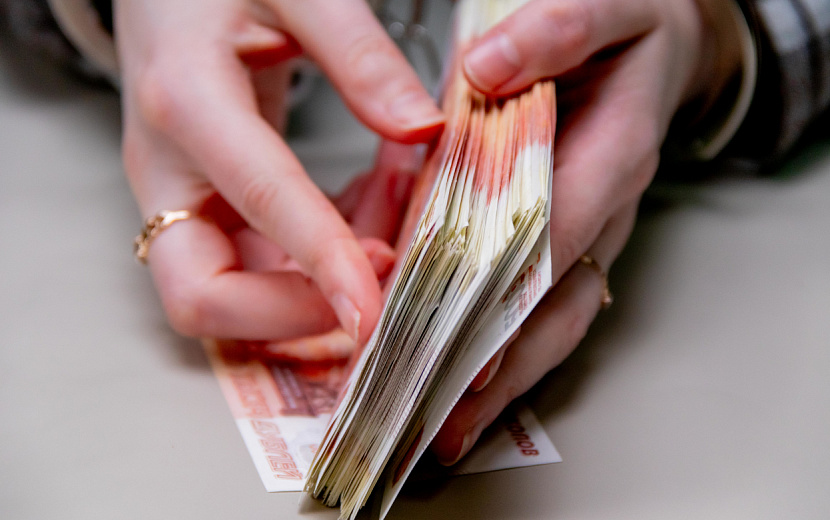 Реальные зарплаты с учетом инфляции и роста цен выросли за год на 7,8%. Фото: Данил Иванов