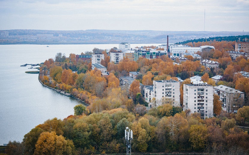 Когда в Ижевск придет золотая осень? Фото: Сергей Грачёв
