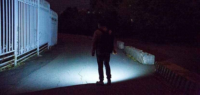Территория вокруг стадиона «Зенит» не освещается, так что любителям вечерних пробежек без фонарика не обойтись. Фото: Сергей Грачев