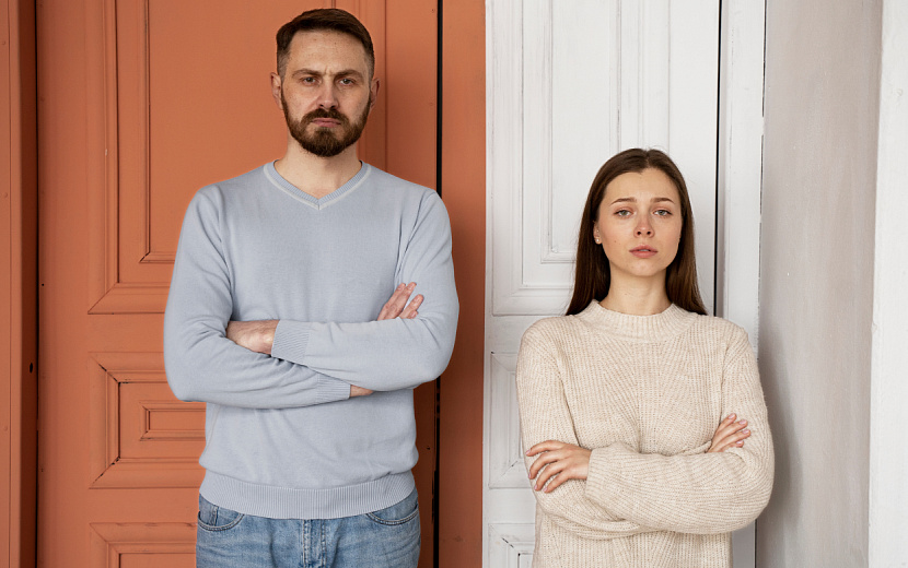 Некоторые пары выбирают гостевой брак и живут раздельно. Фото: Freepik. 