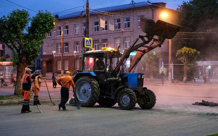 За последние недели власти Ижевска опубликовали несколько заявок на поиск подрядчиков для ремонта городских дорог на общую сумму более 1 млрд рублей. Фото: Алена Селезнева.