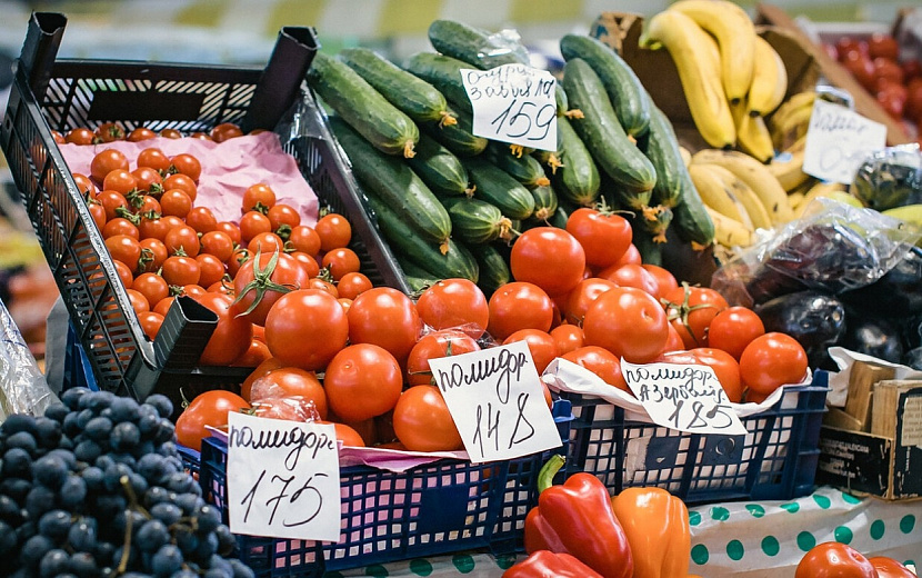  Свежие овощи зимой остаются привычной частью рациона (на фото цены 2018 года)  Фото: Сергей Грачев 