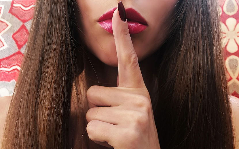 Некоторые вопросы стыдно задать даже своим подругам. Фото: Envato Elements