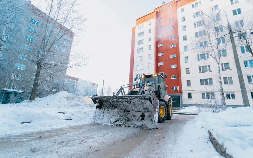 Вывоз снега в Ижевске продолжается точечно – работы запланированы на несколько дней. Фото: Мария Бакланова