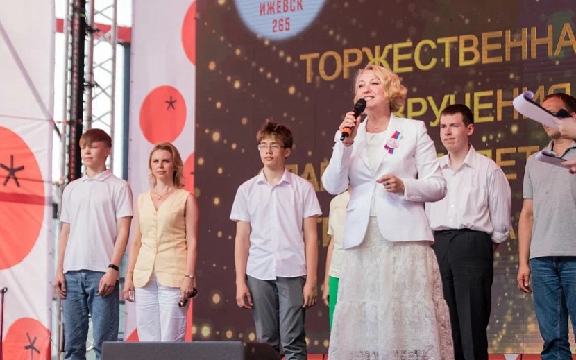 Вручение грантов прошло в торжественной обстановке. Фото: Данил Иванов.