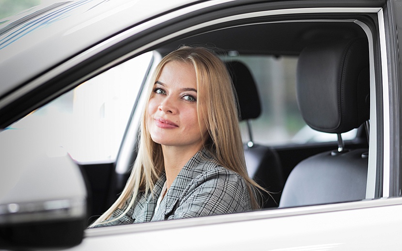 Фото: ru.freepik.com/free-photo/beautiful-woman-driver-looking-camera_5326639.htm#fromView=image_search_similar&page=1&position=12&uuid=fb1a0a7d-8768-4615-b043-7399ea5470d5