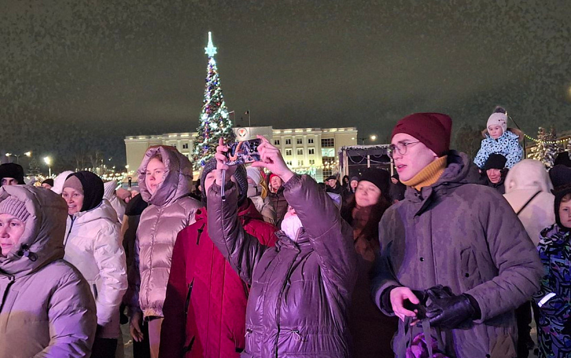 Для собравшихся на Центральной площади Ижевска в новогоднюю ночь ижевчан был организован был организован концерт. Фото: пресс-служба Главы и Правительства Удмуртии