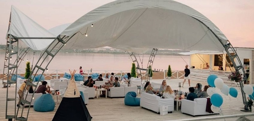 Кафе на пляже Sunset club (Сансет клаб), instagram.com/sunsetclub.izh/