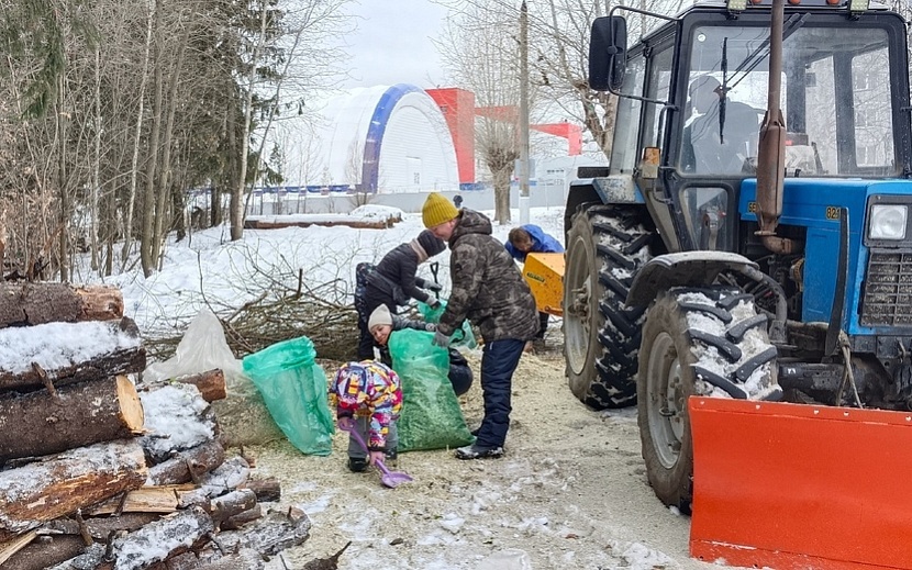 Ижевчане на воскреснике. Фото: Максим Александров