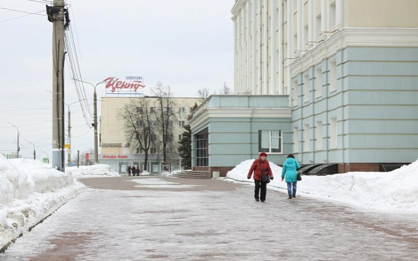 Погода в ижевске на 2 недели удмуртия. Климат Ижевска. Воздух Ижевск. Картинки место теракта Ижевск.