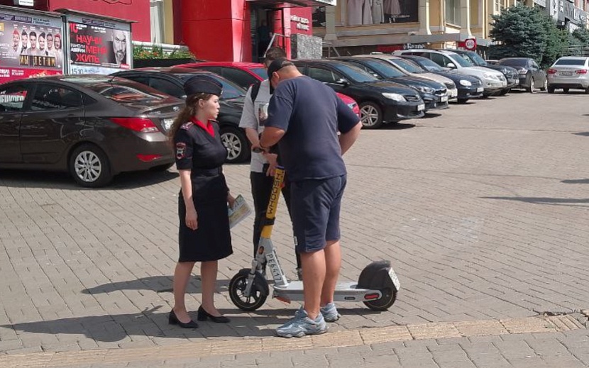 Правила пользования самокатами в Ижевске игнорируют взрослые и дети. Фото: Дмитрий Соколов