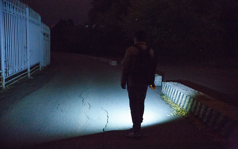 С наступлением осени проблема освещенности городских территорий ощущается ижевчанами особенно остро. Фото: Диля Ахмадишина