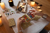 Гадание Таро на сентябрь: какие вызовы и радости ожидать в начале осени