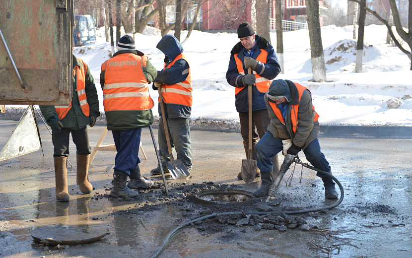 Глава Ижевска призвал горожан сообщать о появляющихся на дорогах ямах. Фото: архив редакции