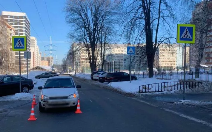 Водитель «Калины» сбил женщину около школы в Ижевске