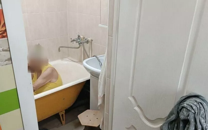 Застрявшую в ванной пожилую женщину спасли в Воткинске