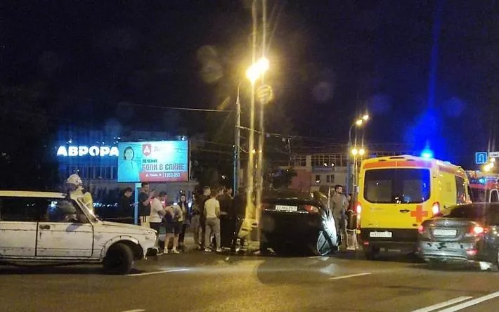 Машина перевернулась у перекрестка Удмуртская – Кирова в Ижевске