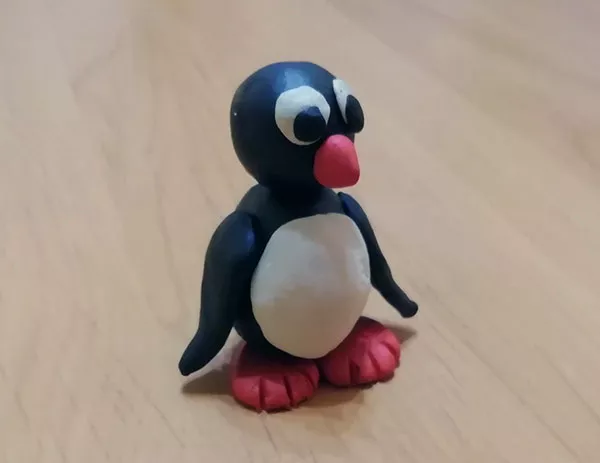 Пингвин из пластилина