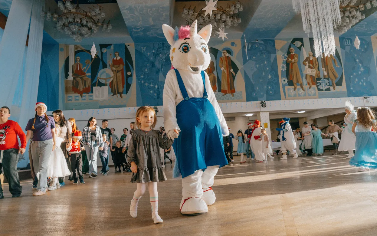 «Волшебство — это доброта»: как прошел новогодний утренник «Елка для каждого -2025» в Ижевске