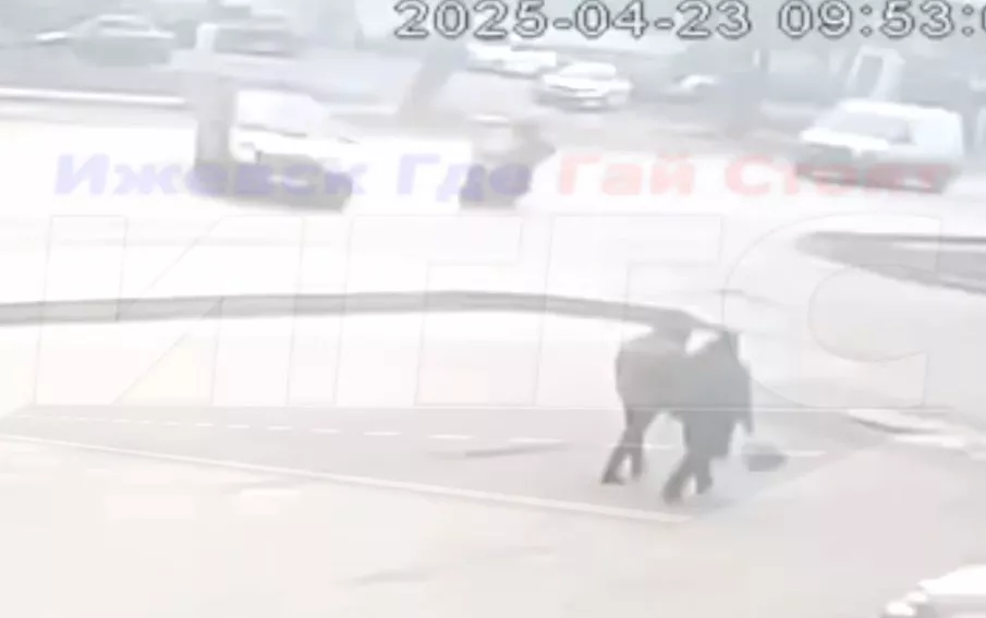 ДТП с мотоциклом на Азина, 23 апреля. Видео: t.me/IGGS18r