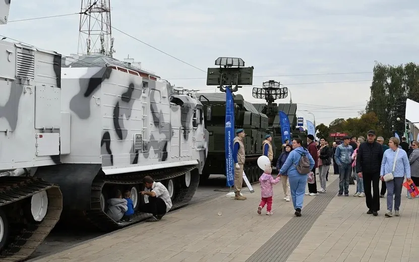 Фотофакт: выставка военной техники прошла в День оружейника в Ижевске