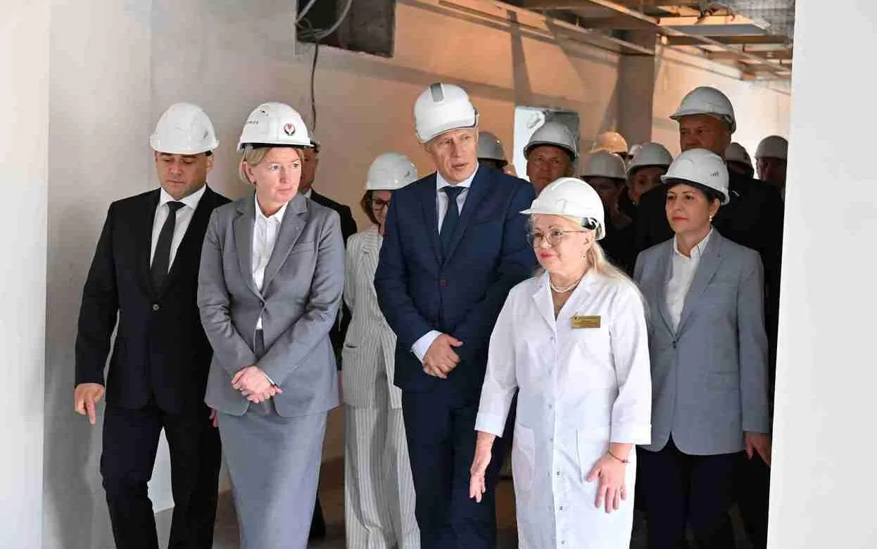 Министр здравоохранения России посетил строящиеся корпуса тубдиспансера в Ижевске