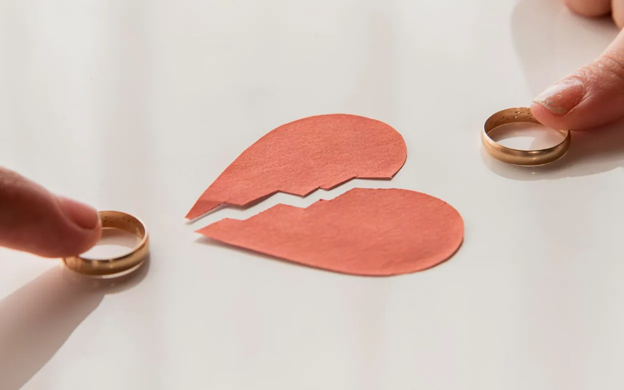 Не просто ссора: какие кризисы бывают в браке и как их пережить