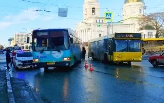 Водитель автобуса сбил женщину в центре Ижевска
