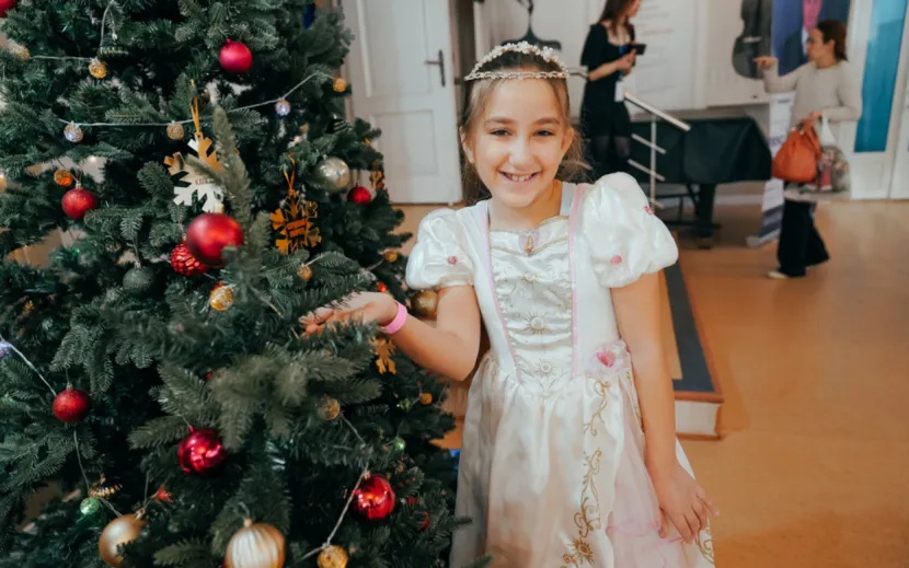 Главная цель акции – устроить детям запоминающийся новогодний утренник и, конечно, раздать подарки. фото: архив редакции.