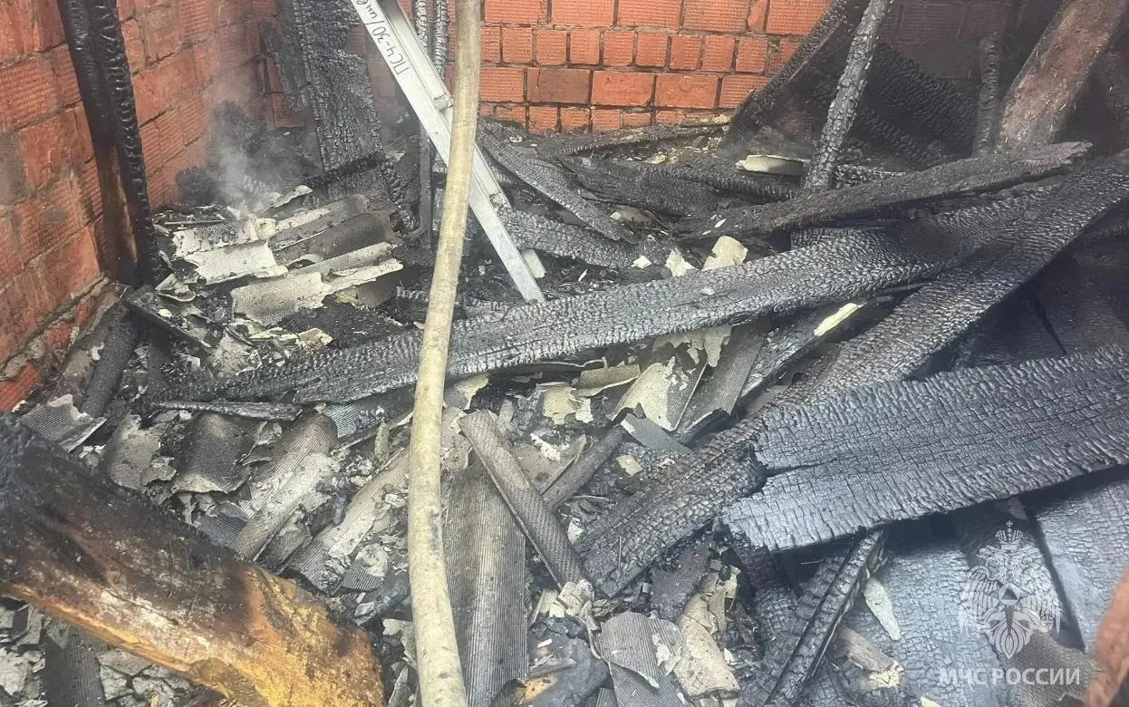 Школьники подожгли заброшенное здание под Ижевском