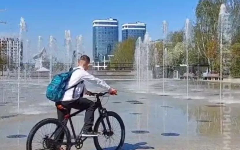 Светомузыкальный фонтан включили на Центральной площади Ижевска. Видео: администрация Ижевска