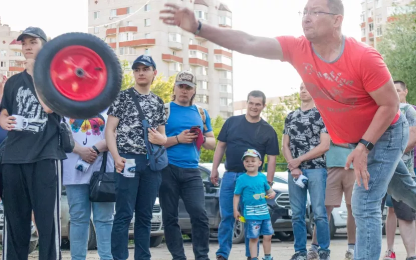 Вот так запускали колесо. Фото: Данил Иванов