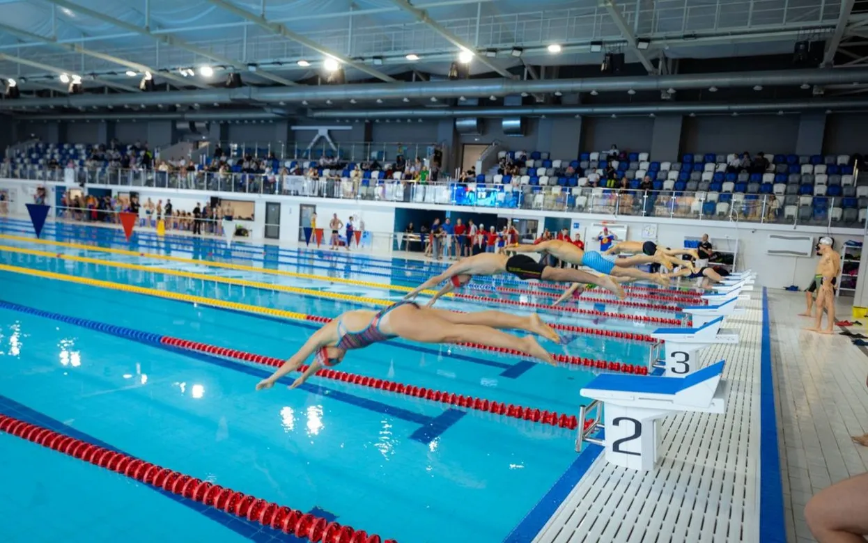 Главные новости Ижевска на 23 февраля: соревнования по плаванию и повреждение кровли